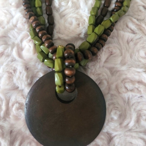 Gorgeous multi-strand necklace - Picture 2 of 5